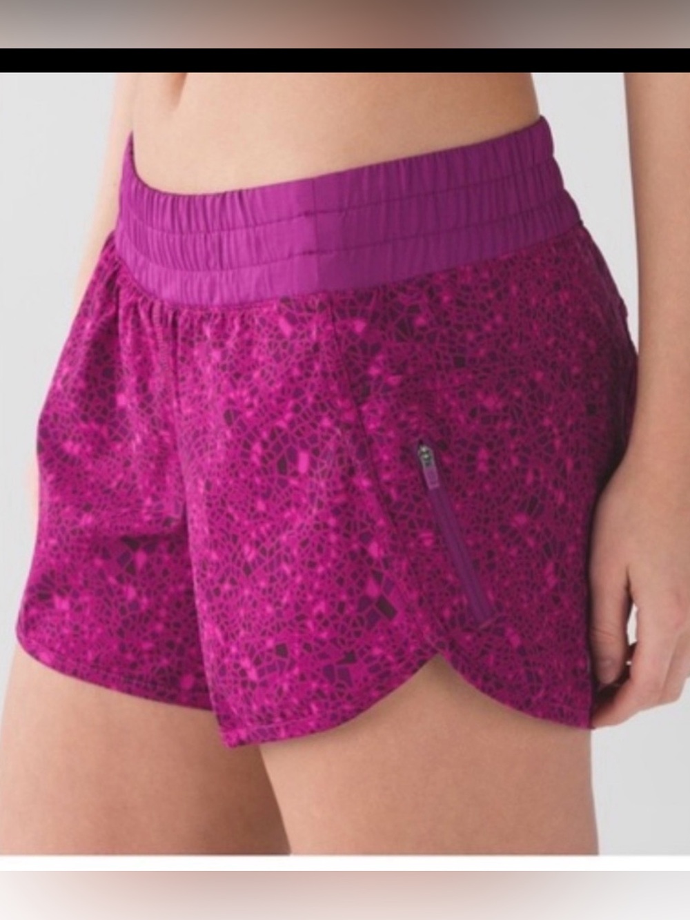 Lululemon Tracker III Shorts Womens 6  Fuscia Geometric Running Zip Pocket Lined